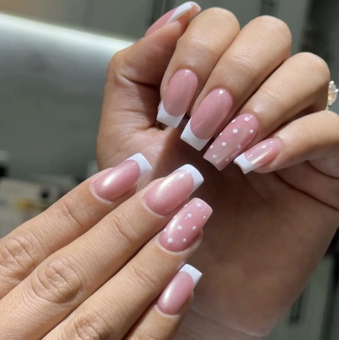Elegant Dots